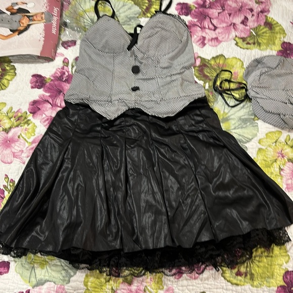 Halloween Costume Inspector, Sexy skirt, Cape, and Sherlock Holmes Style Hat - Picture 2 of 13